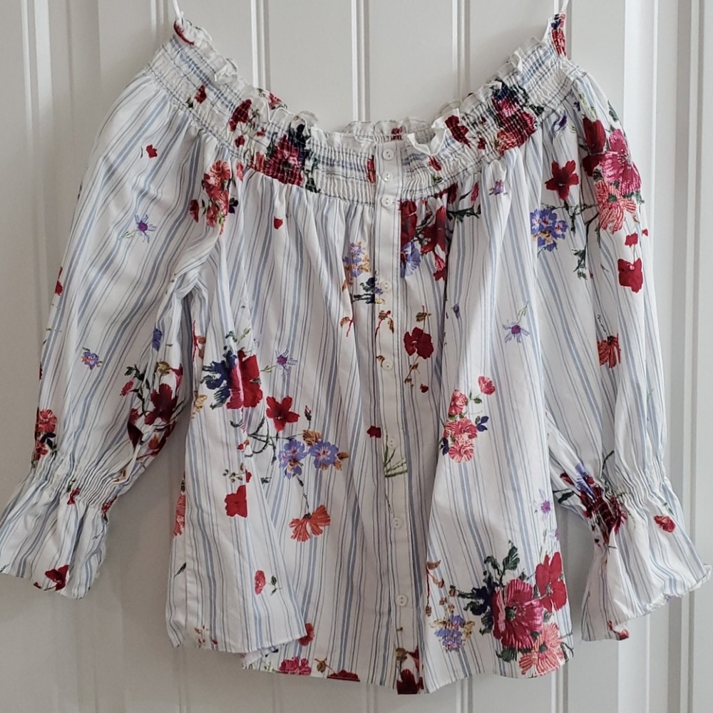 $2️⃣0️⃣Zara Off the shoulder floral top